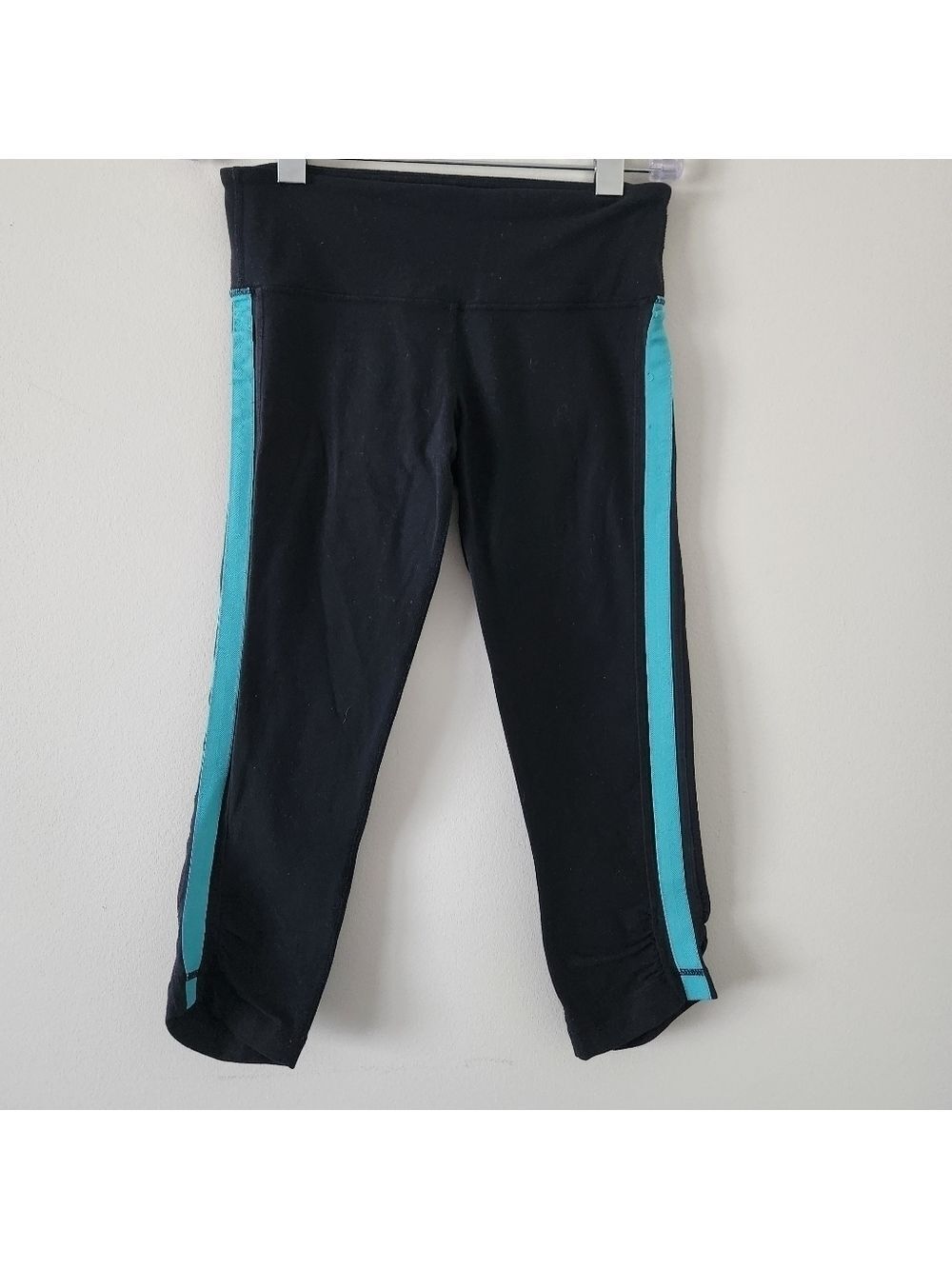 LULULEMON | Capris leggings black tuquoise stripes sz 4